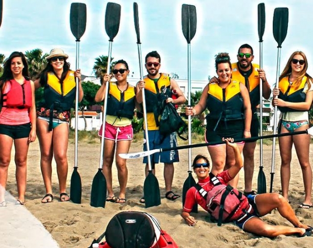 Con los remos de los kayaks